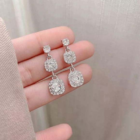 🎀 Bundle earrings, $10 for each, buy 2 get 1 more pairs for free - Picture 1 of 3